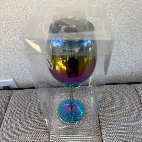 Welcome to Fabulous Las Vegas Nevada Colored Wine Glass - Picture 7 of 15